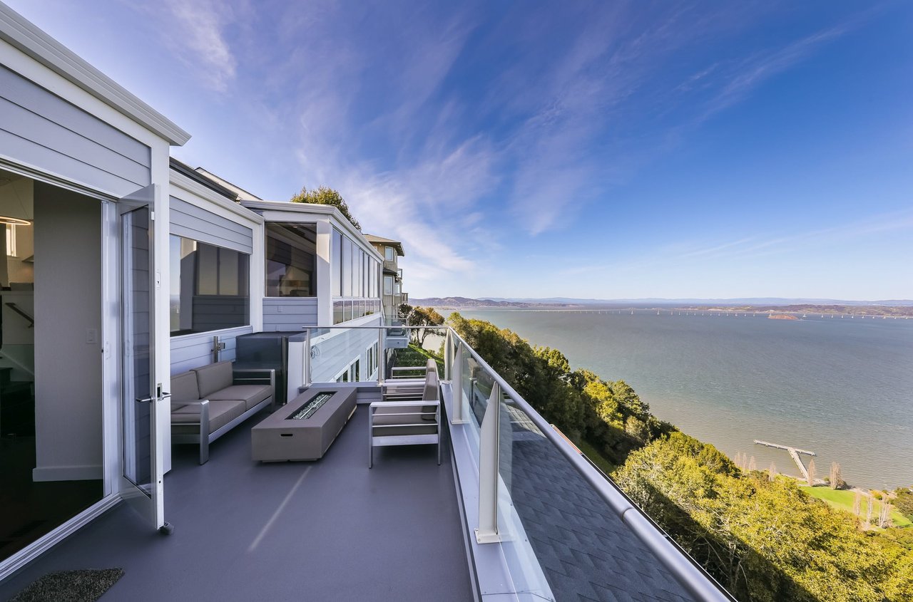 Spectacular Contemporary View Residence 