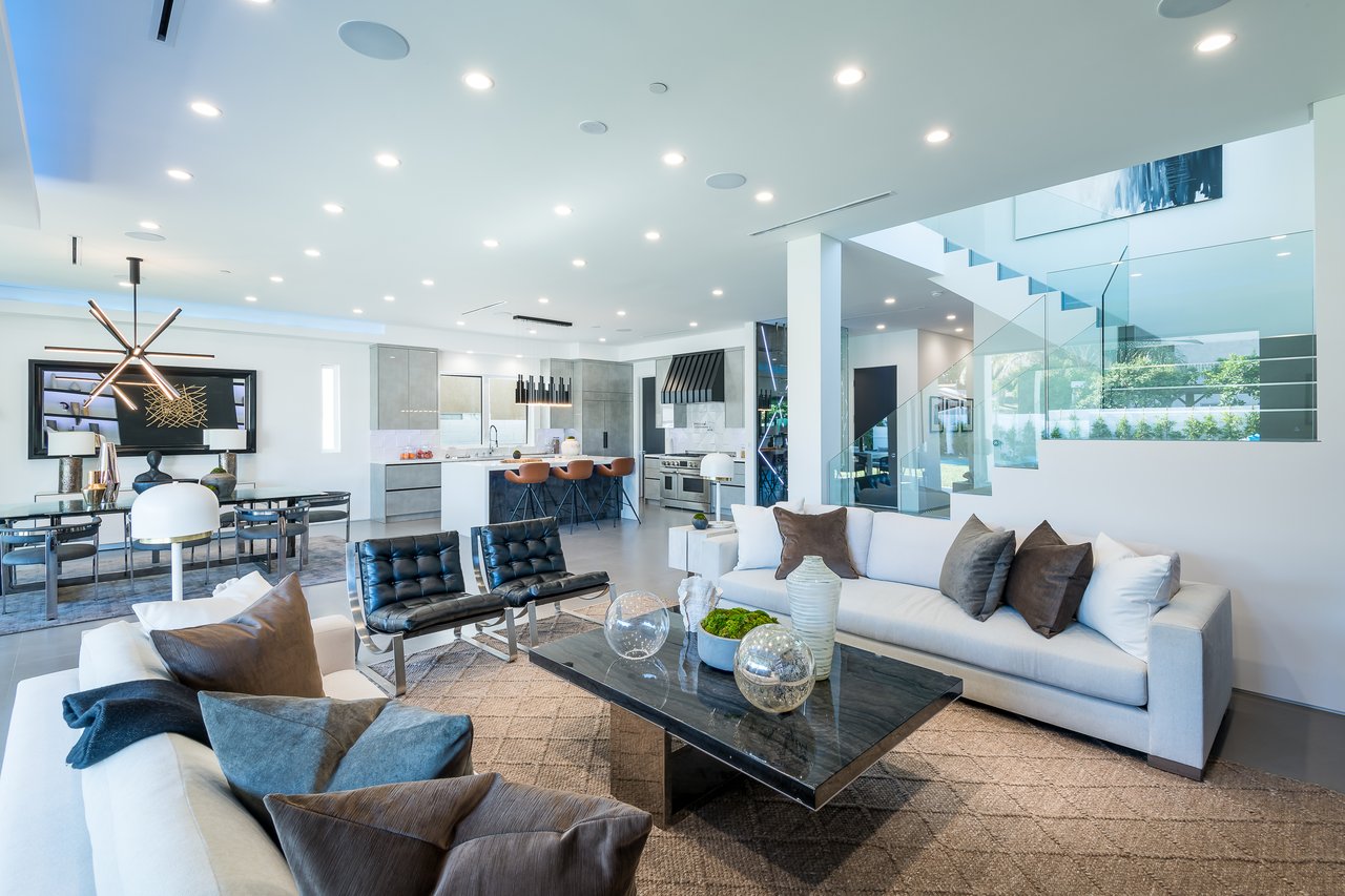 Stunning Modern Smart Home in Sherman Oaks