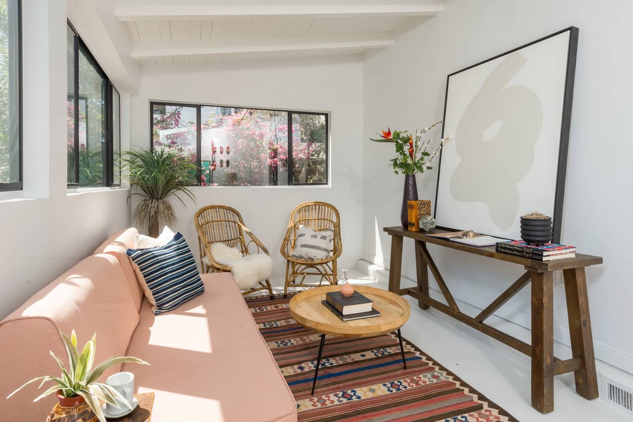 Silver Lake Hide-Away with Views and Guest Suite!