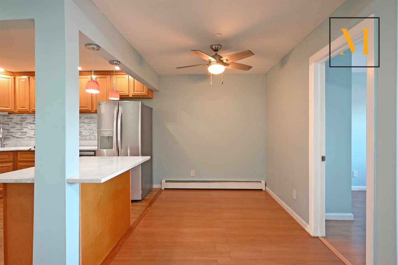 25-08 Newtown Avenue 004