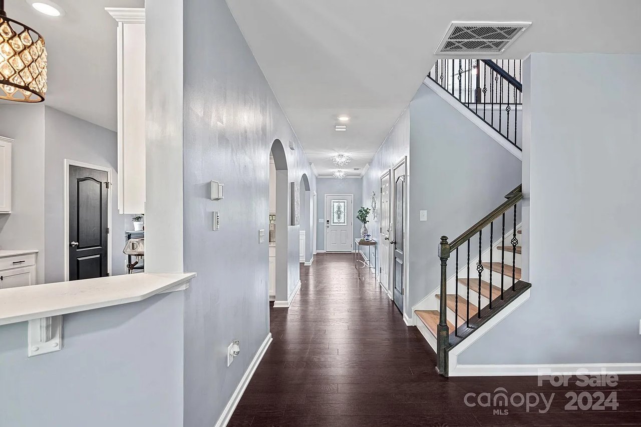 916 Pecan Tree Ln
