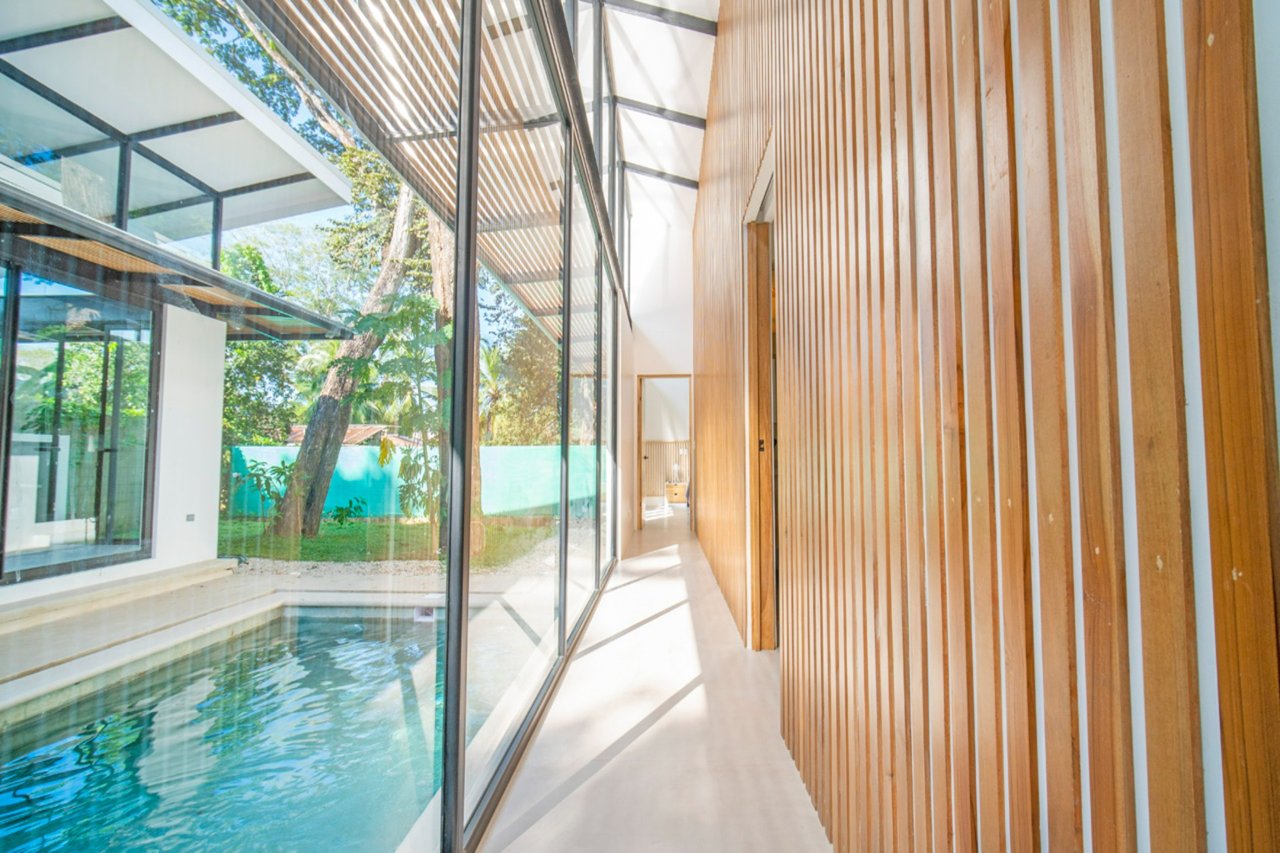 Casa Cenizaro | Elegant 4-Bed Tropical Retreat with Pool in Surfside, Potrero