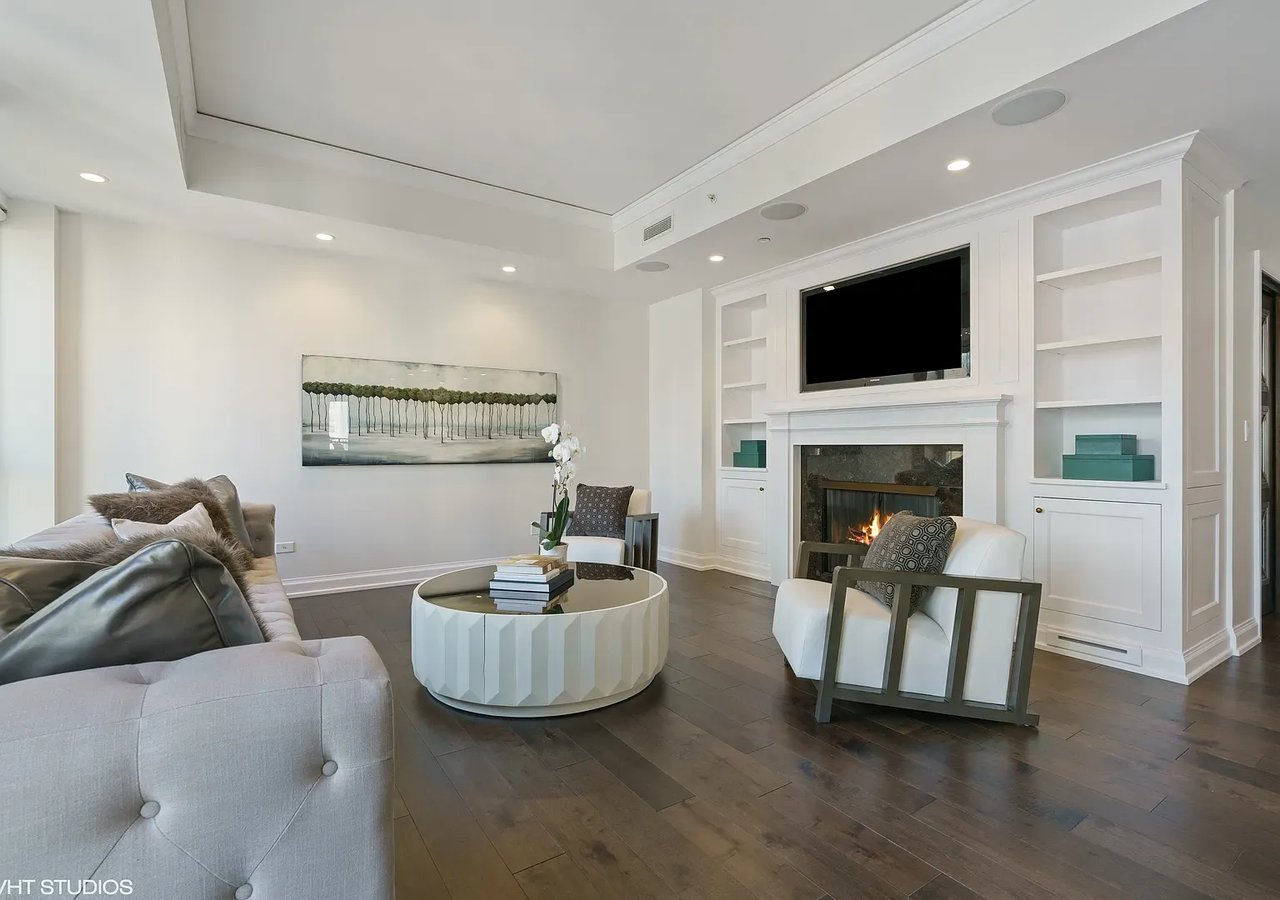 11 E Walton St APT 3201