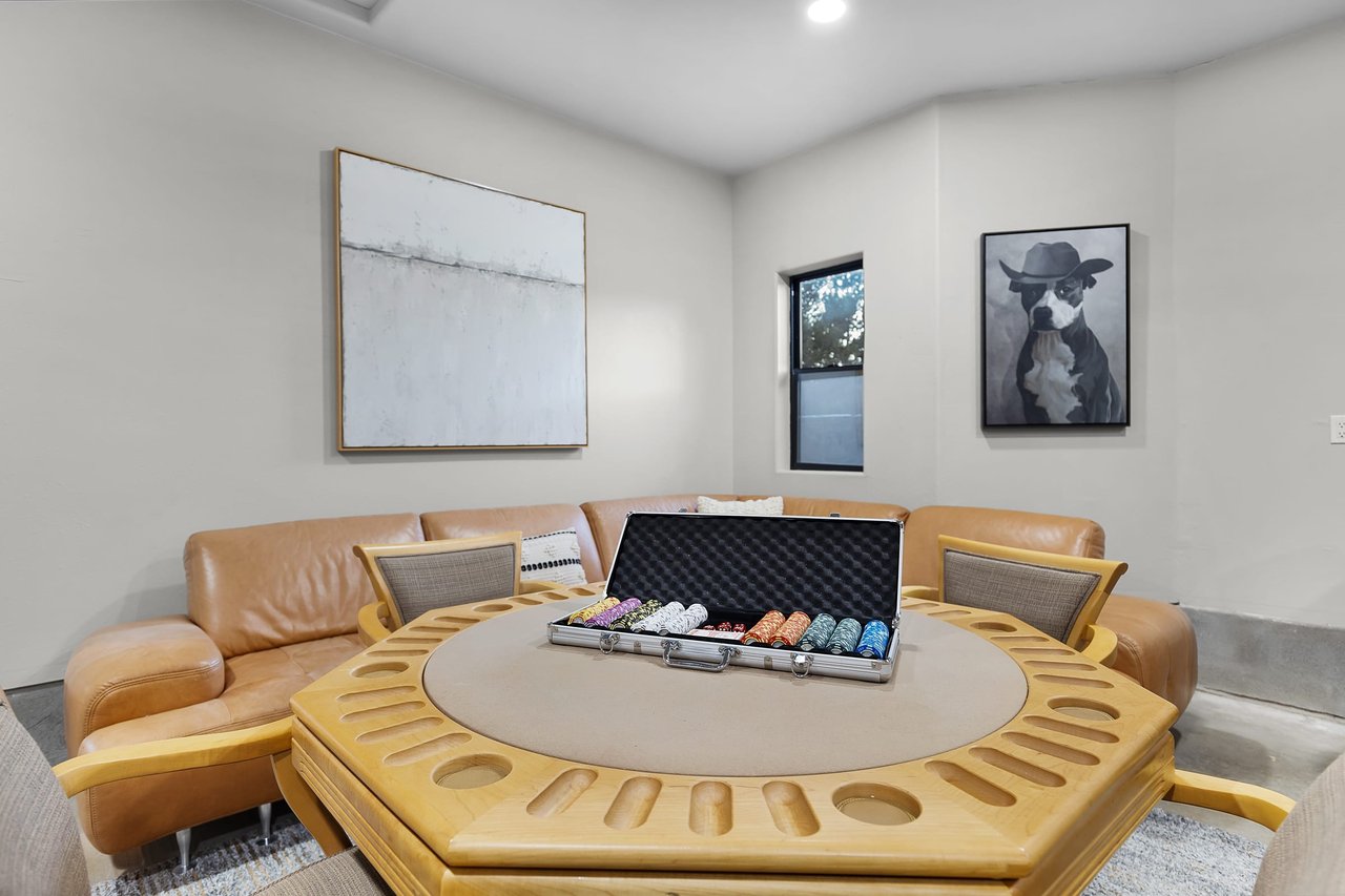 Mammoth Rock Lodge-New Family Home Remodeled, 2 Hot Tubs & Game Room