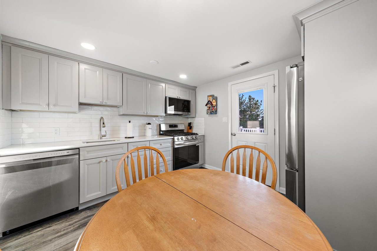 216 Taylor Ave, 2nd Floor Unit