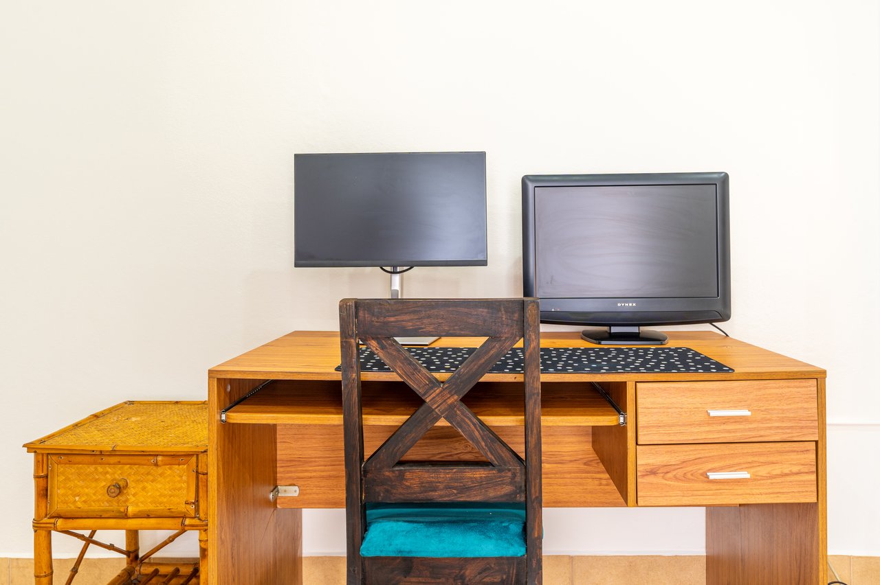 Casa Luna, 3bed /3bath Private Oasis, Convenient Location