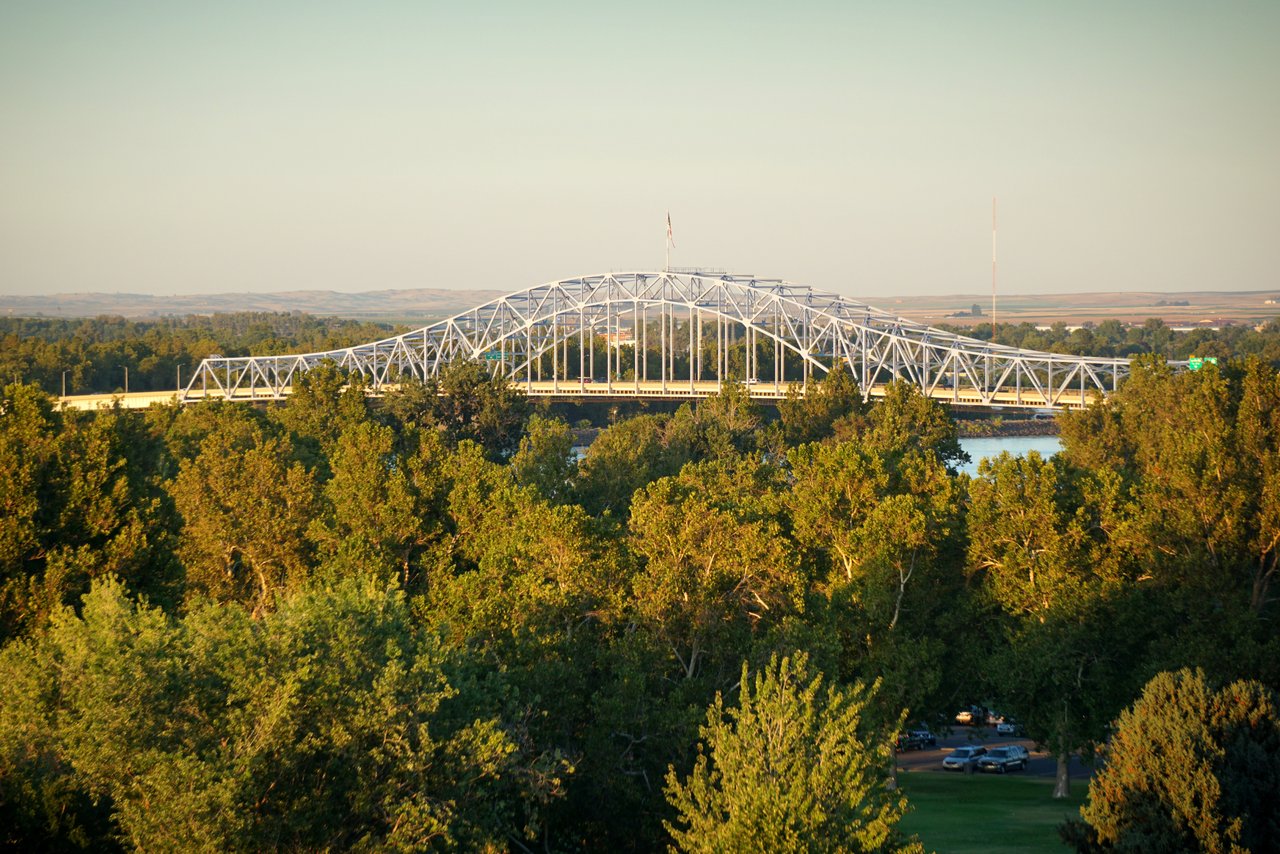 photo of the blue bridge looking toward Pasco from Kennewick