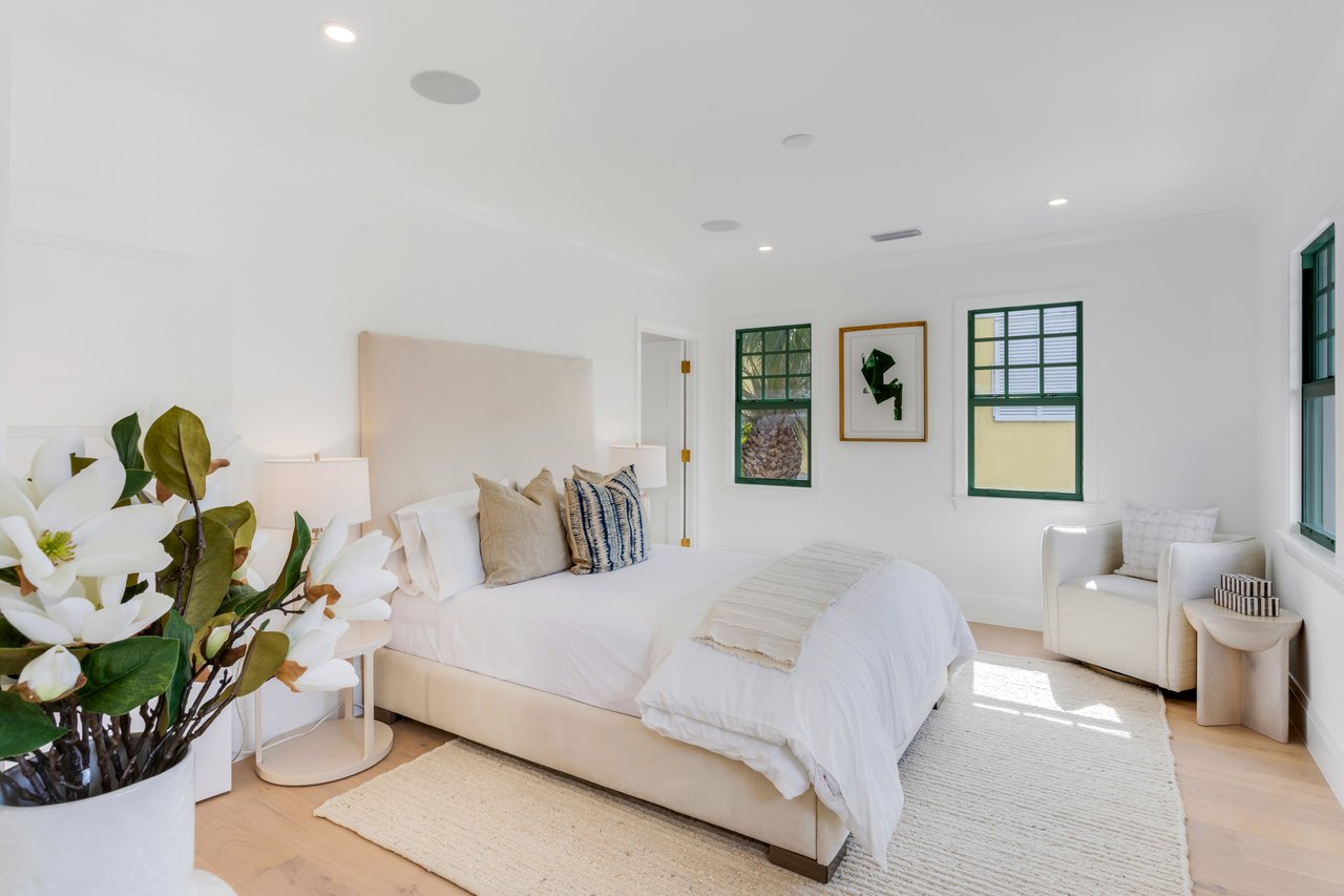 Charming Like New Residence In Town