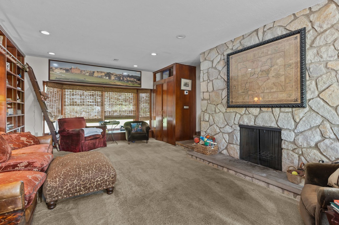 694 Valleyview Road