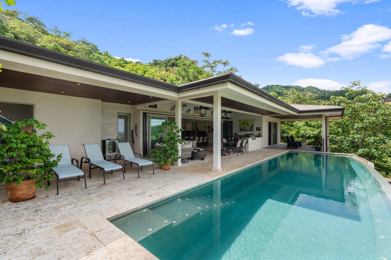 Casa Pickle on the Hill | Spacious Private Estate with Pickleball Court, Mature Gardens & Independent Guest Apartment