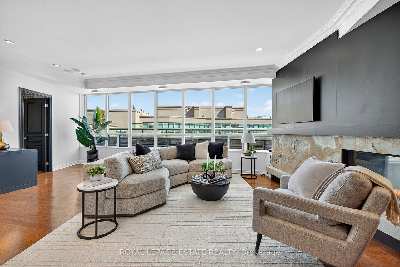 PENTHOUSE MADE FOR WATERFRONT LIVING