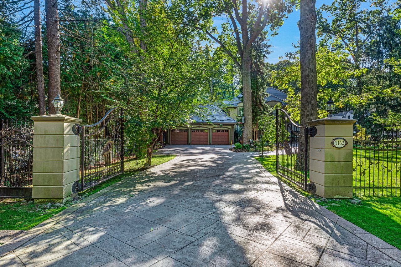 2126 Parker Dr