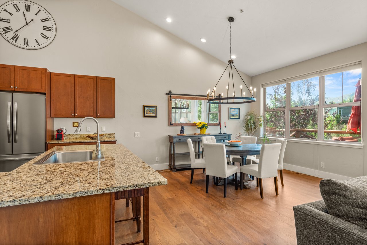 Warm & Inviting Willits Townhome