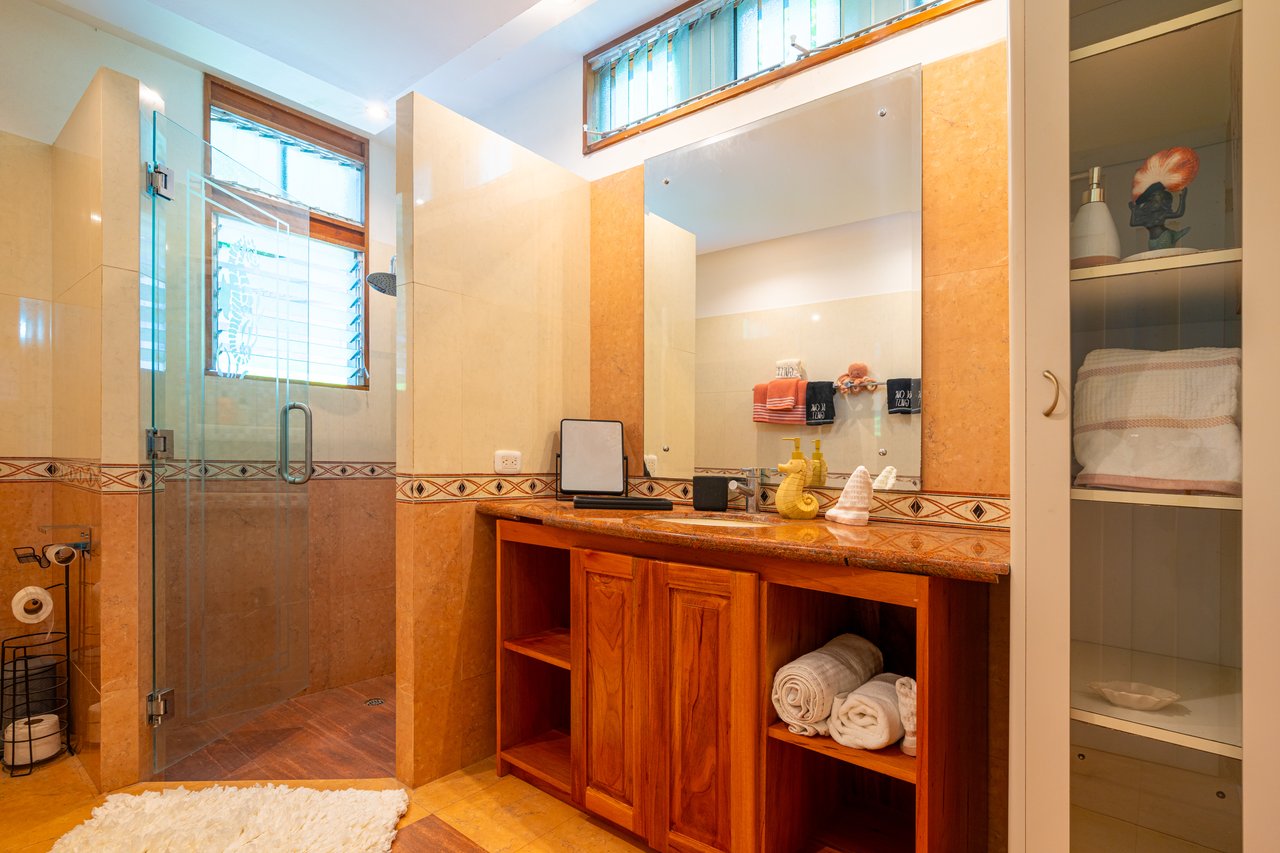 VILLA TURQUESA, MAJESTIC OASIS WITH EXTRA BUILDING SITE, CLOSE TO THE BEACH & WILDLIFE 