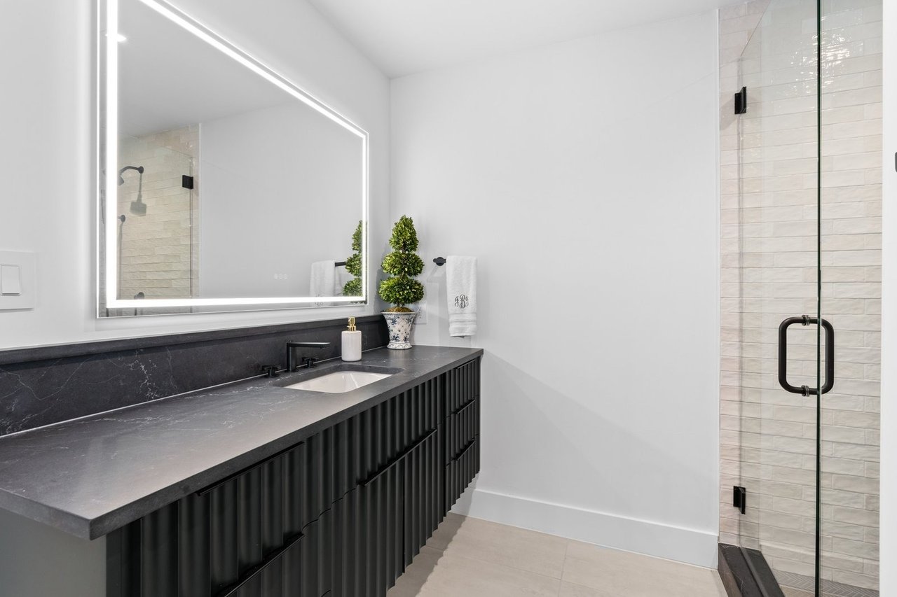 Luxxis Design 1104 Summit