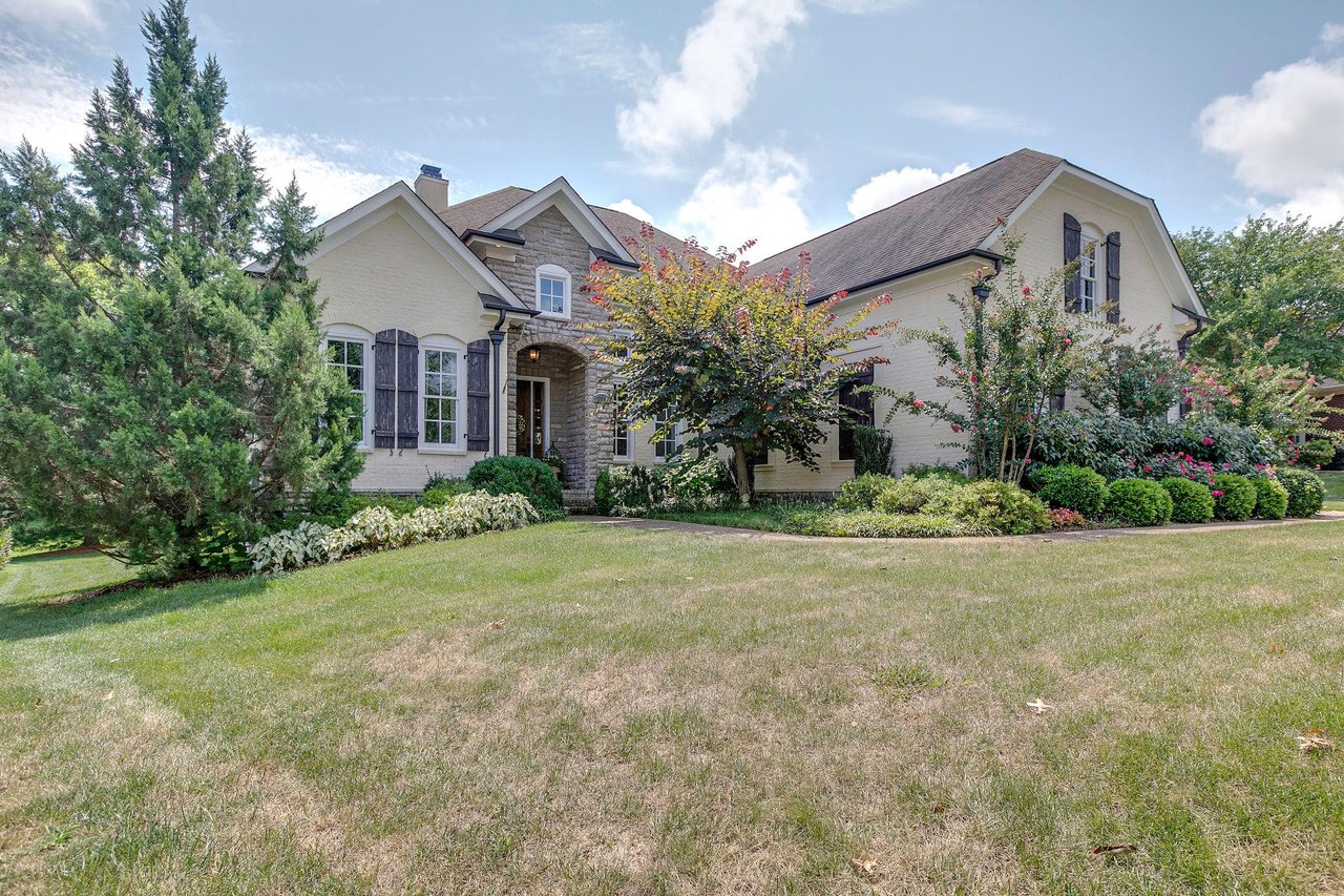 220 Azalea Ln