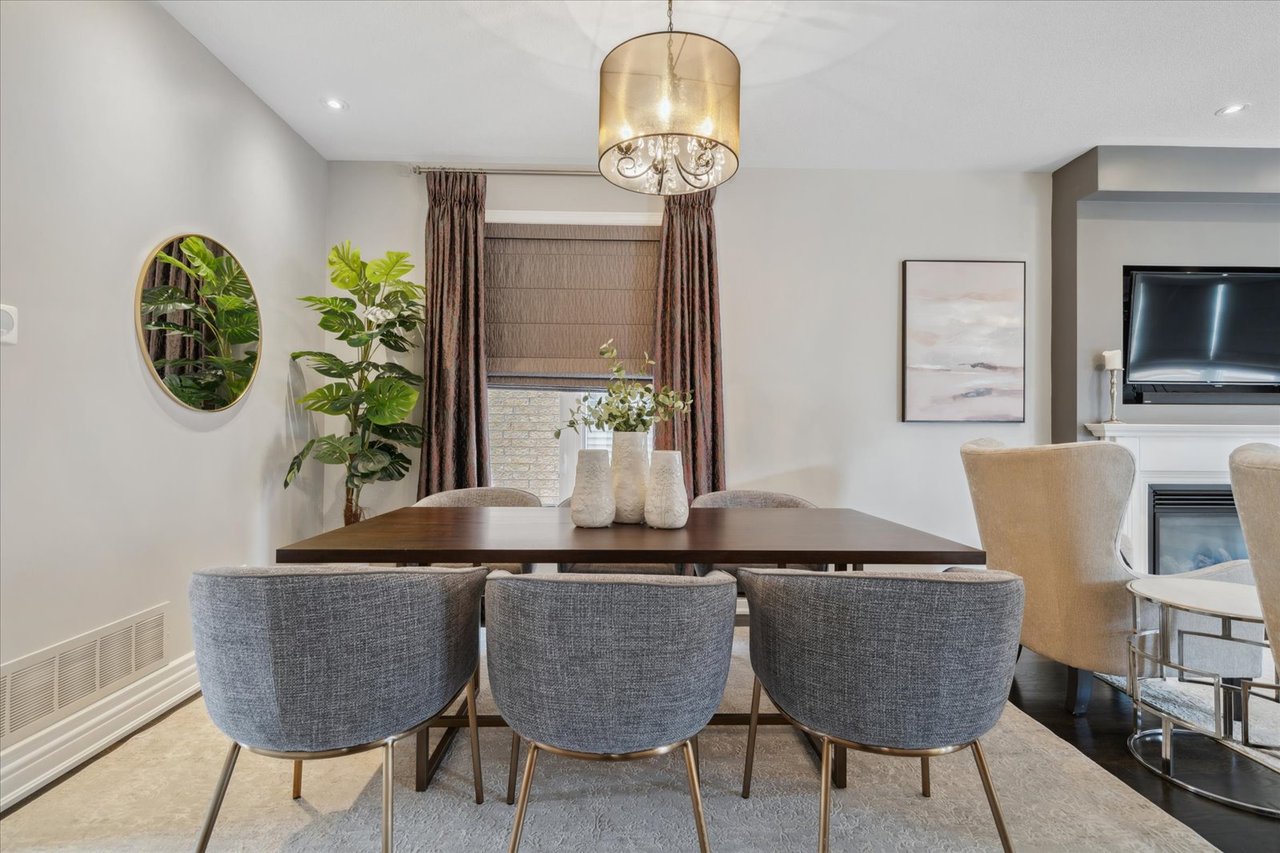 32 Maplebank Cres