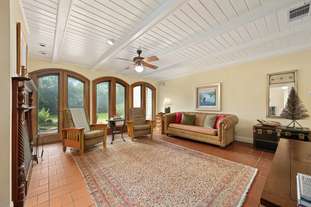 1311 Kent Lane