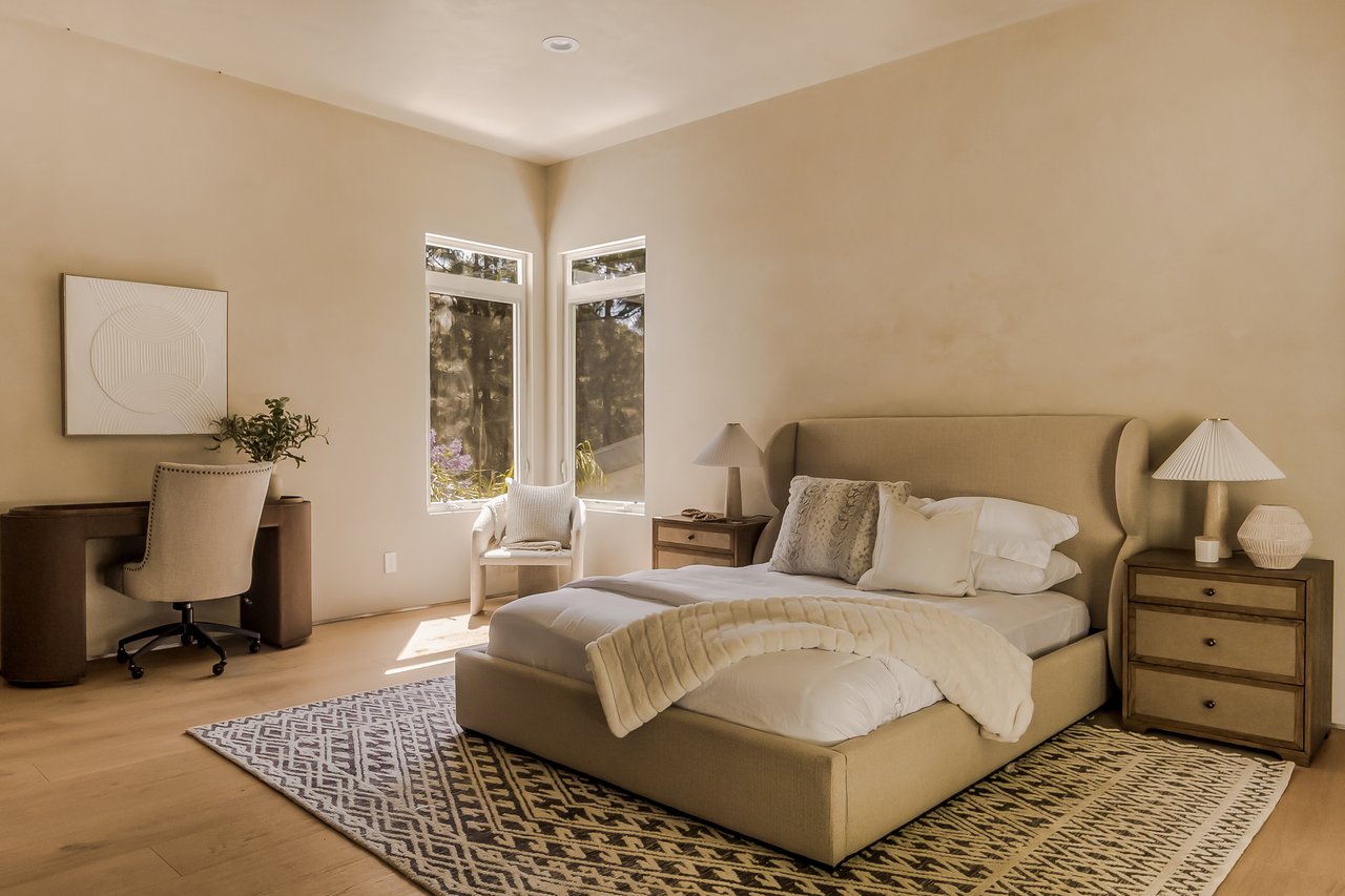 1969 Curson Pl, Hollywood Hills 
