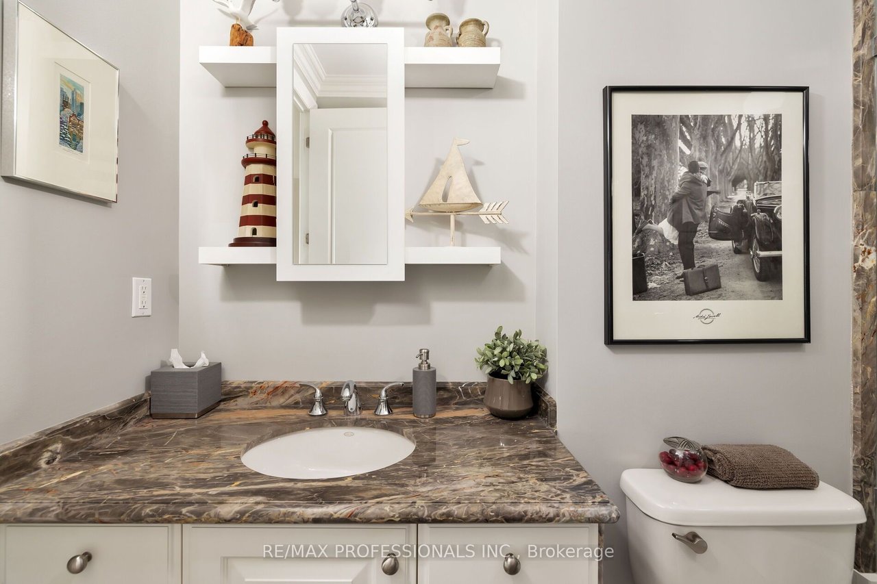 LOWER PENTHOUSE LUXURY 