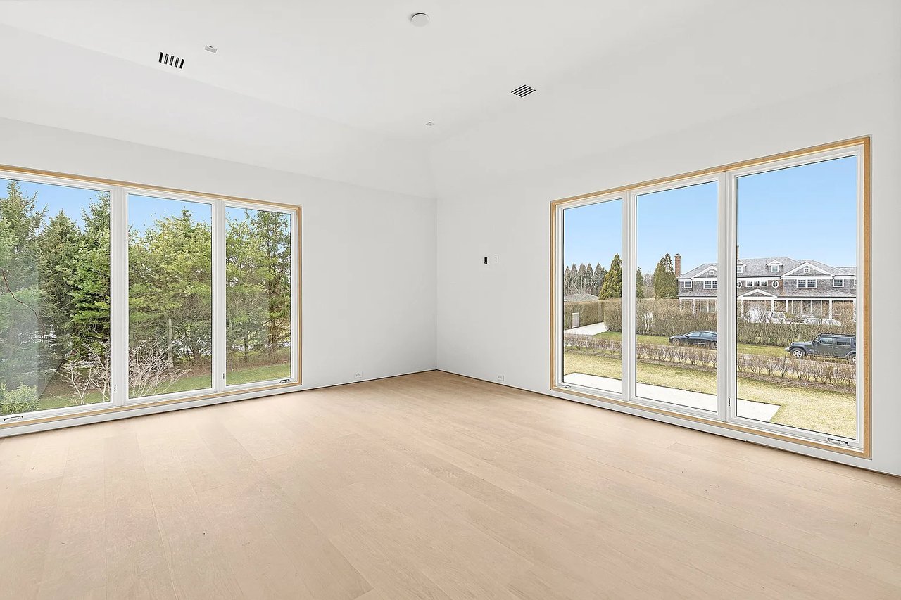 637 Halsey Ln - In Contract
