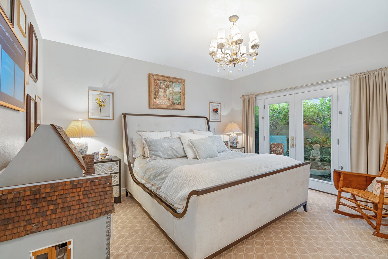 5905 N ECHO CANYON Lane