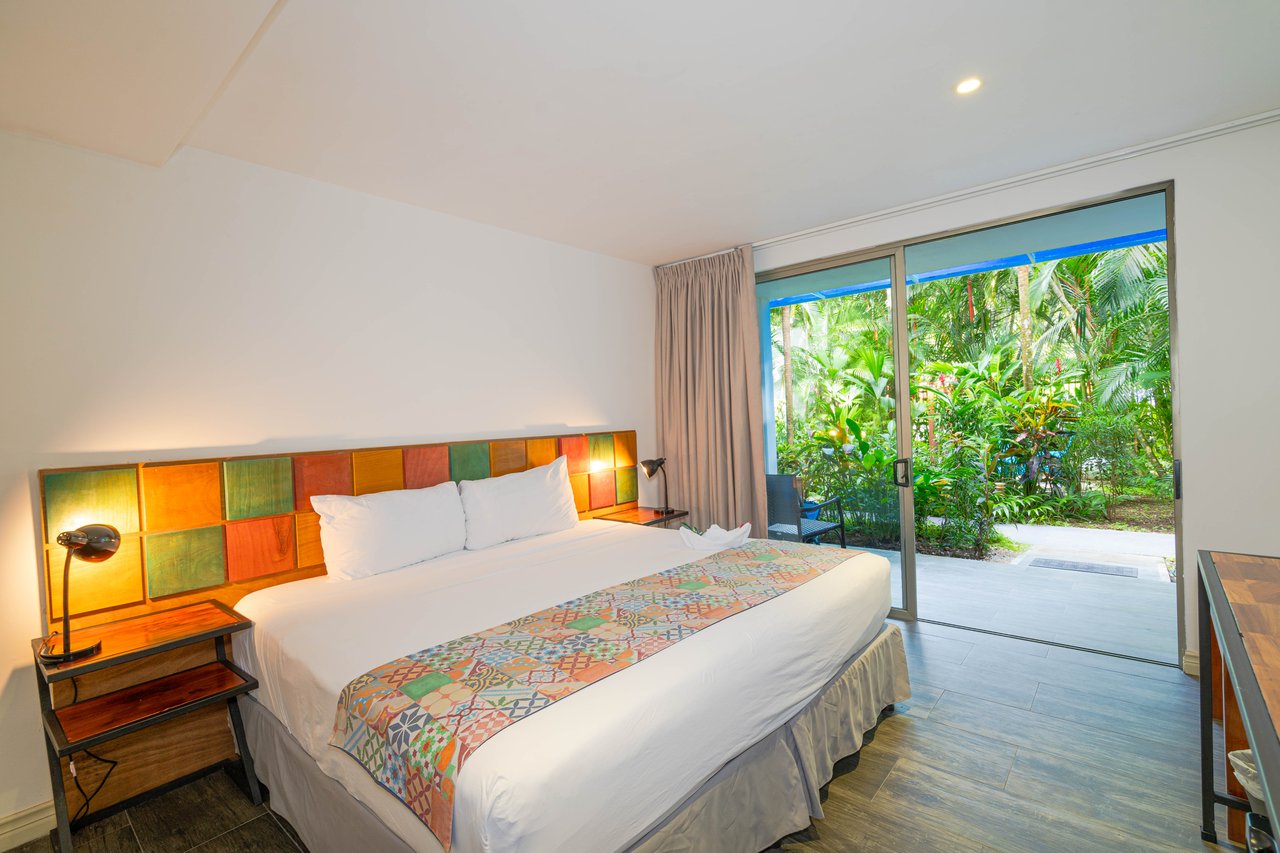 22 Unit Tropical Boutique Hotel steps from Manuel Antonio Park & Beach