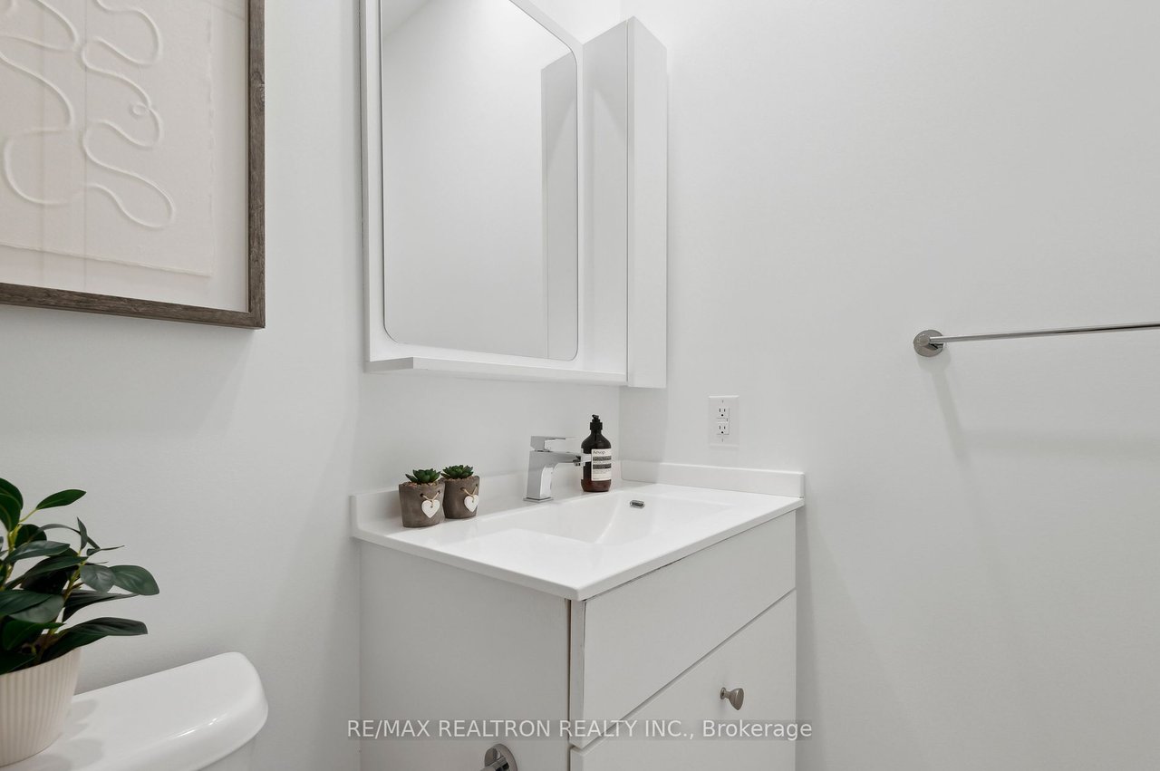 STUNNING, AIRY PENTHOUSE