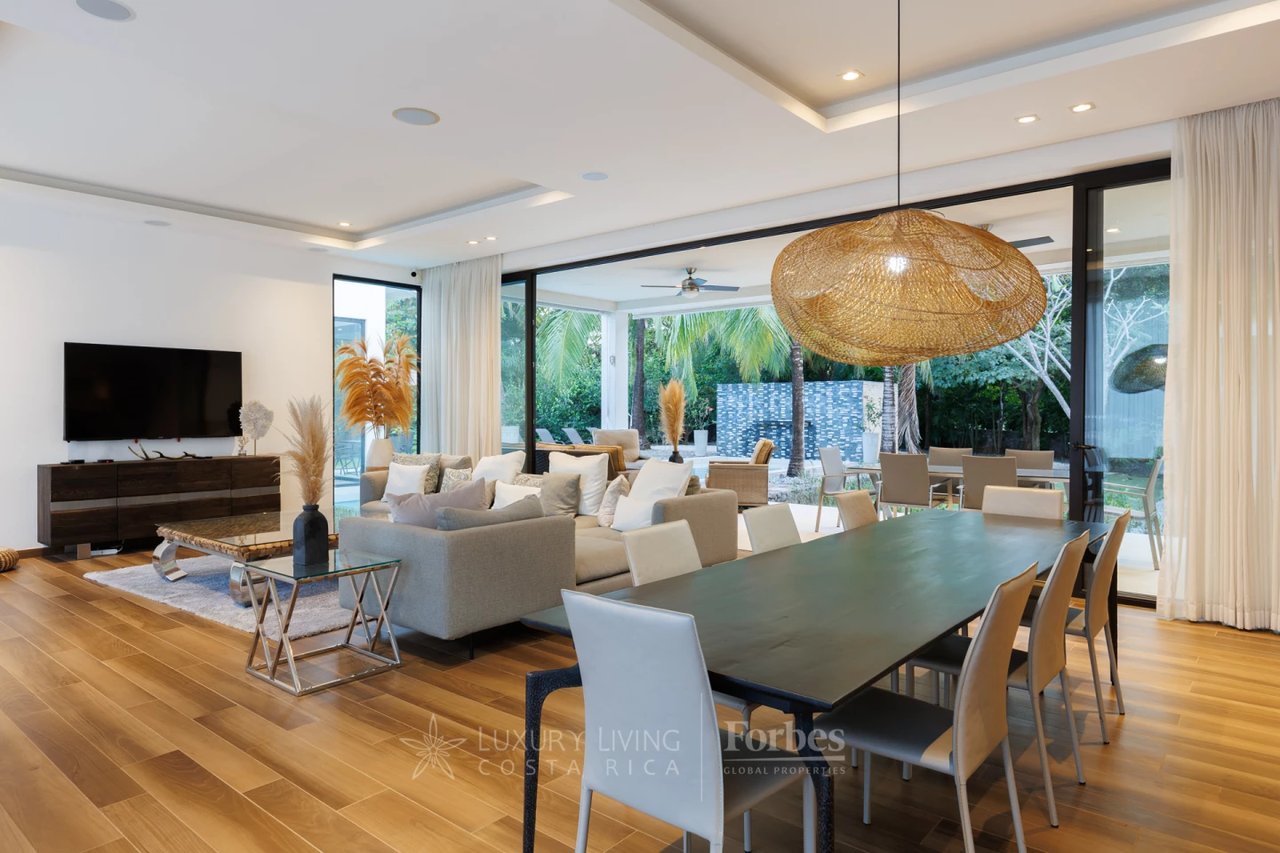 20166 - Paradise Estate: 4-Bedroom Villa with Spa & Pool in Pinilla