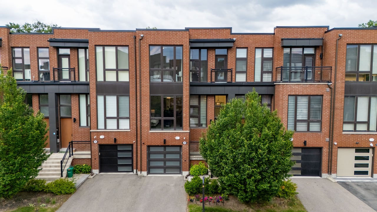 20 Crestridge Drive