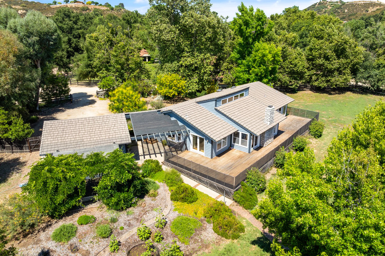 37797 Calle De Lobo