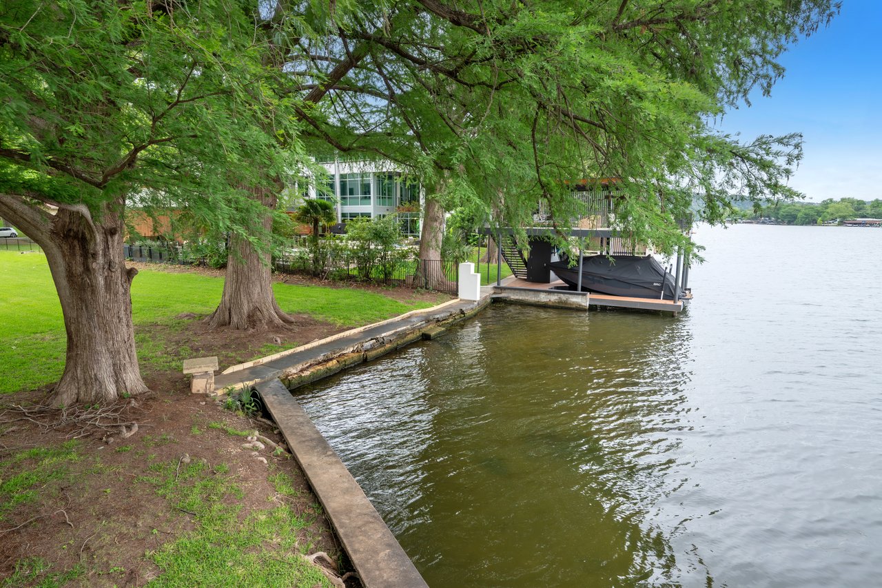 3200 Rivercrest Drive