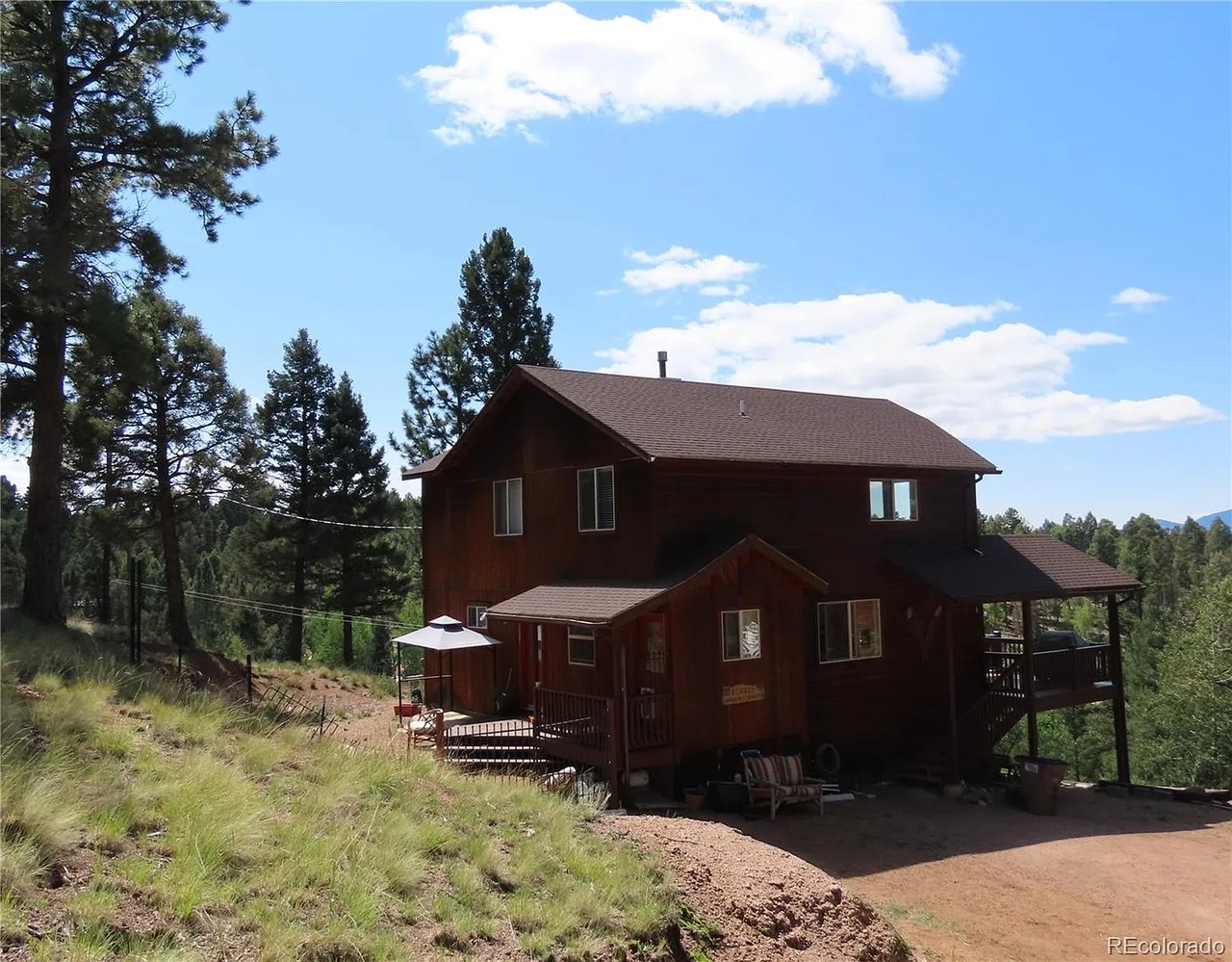 1051 Spring Valley Ln