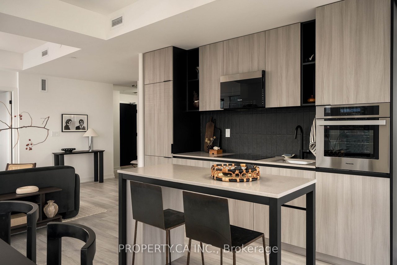 LUXURY LIVING AT RUSH CONDOS 
