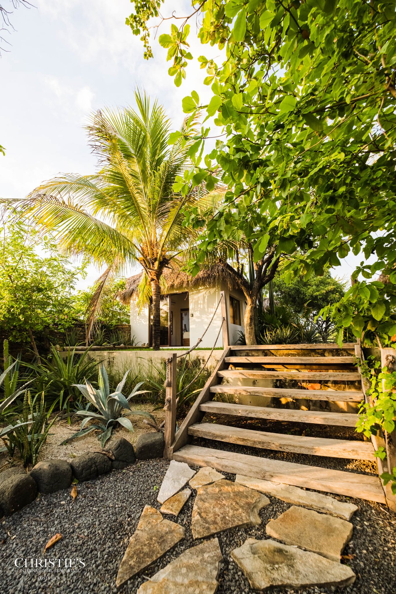 Mandla Boutique Coastal Retreat with World-Class Surf