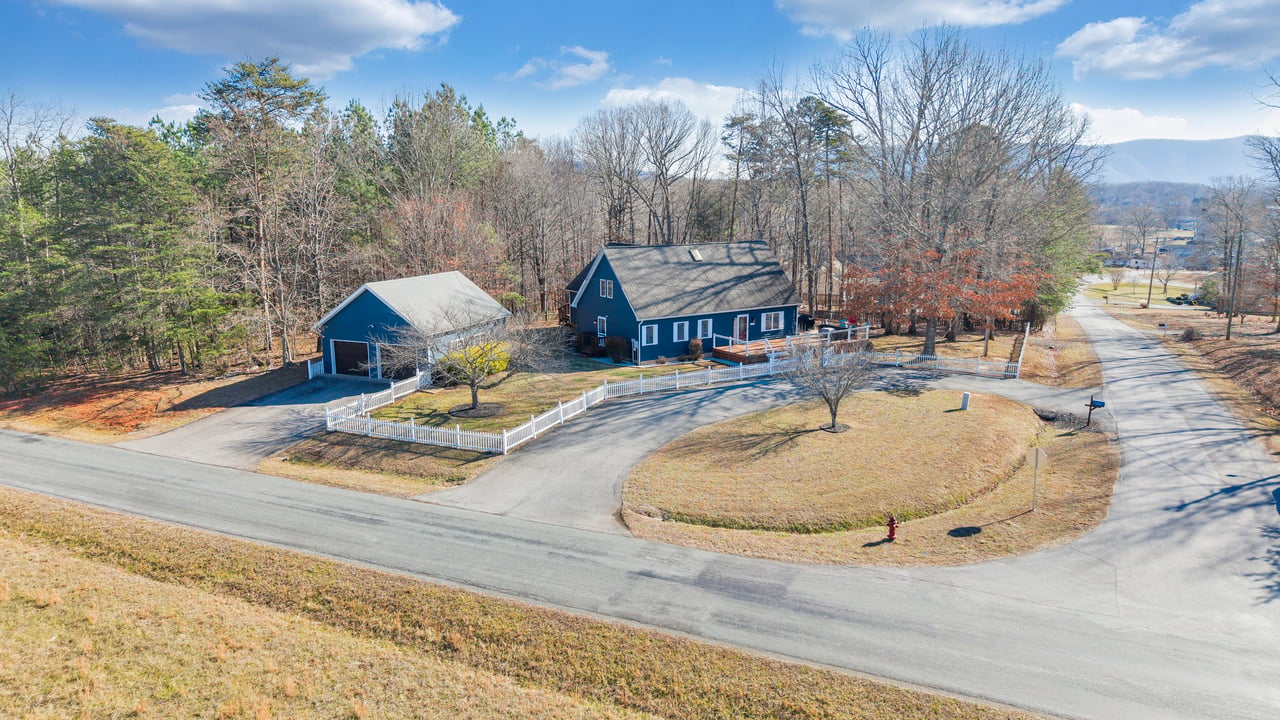 100 Sandpiper DR