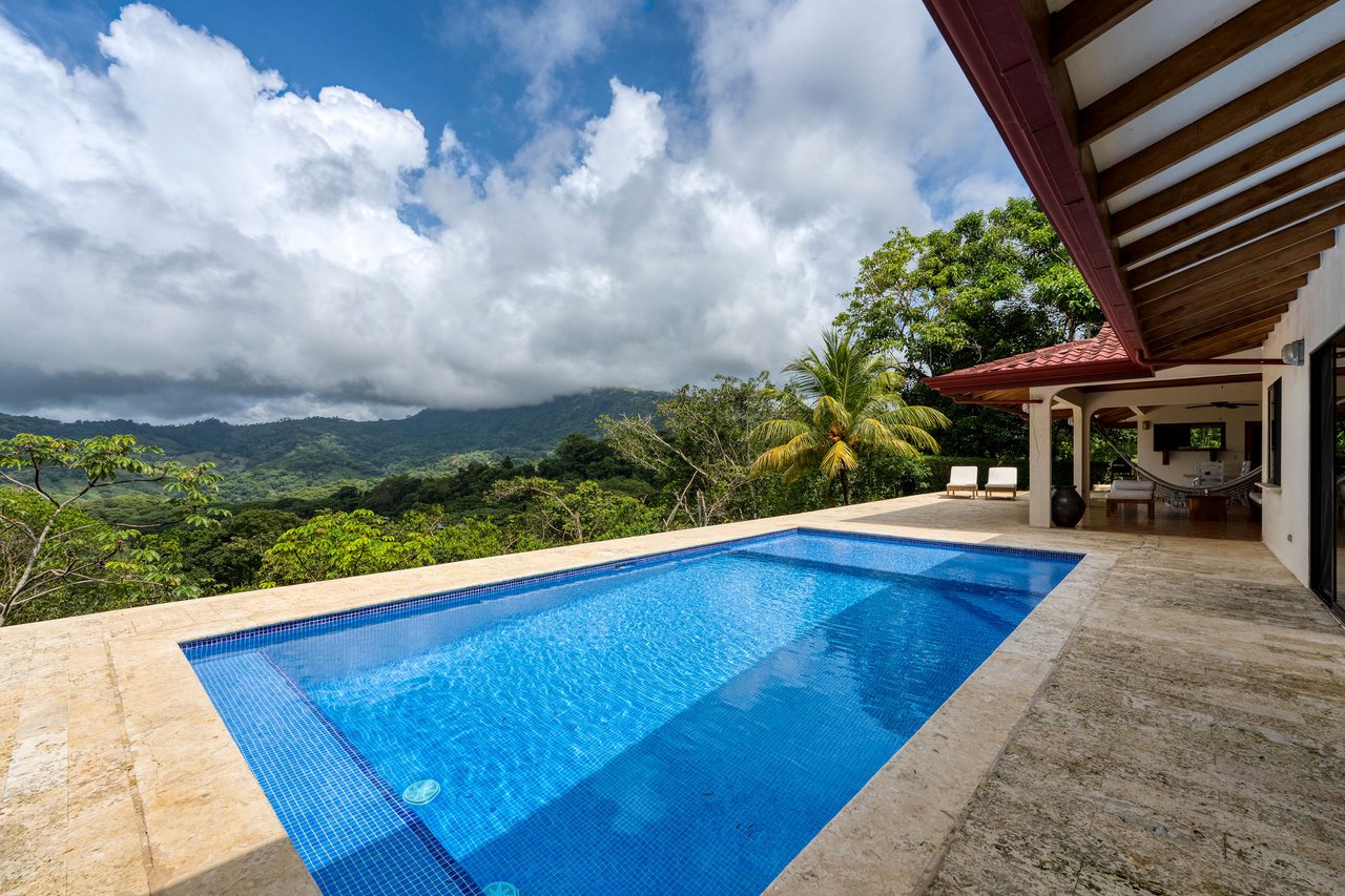 OCEAN AND MOUNTAIN VIEW 3 BEDROOM HOME WITH POOL IN LAGUNAS