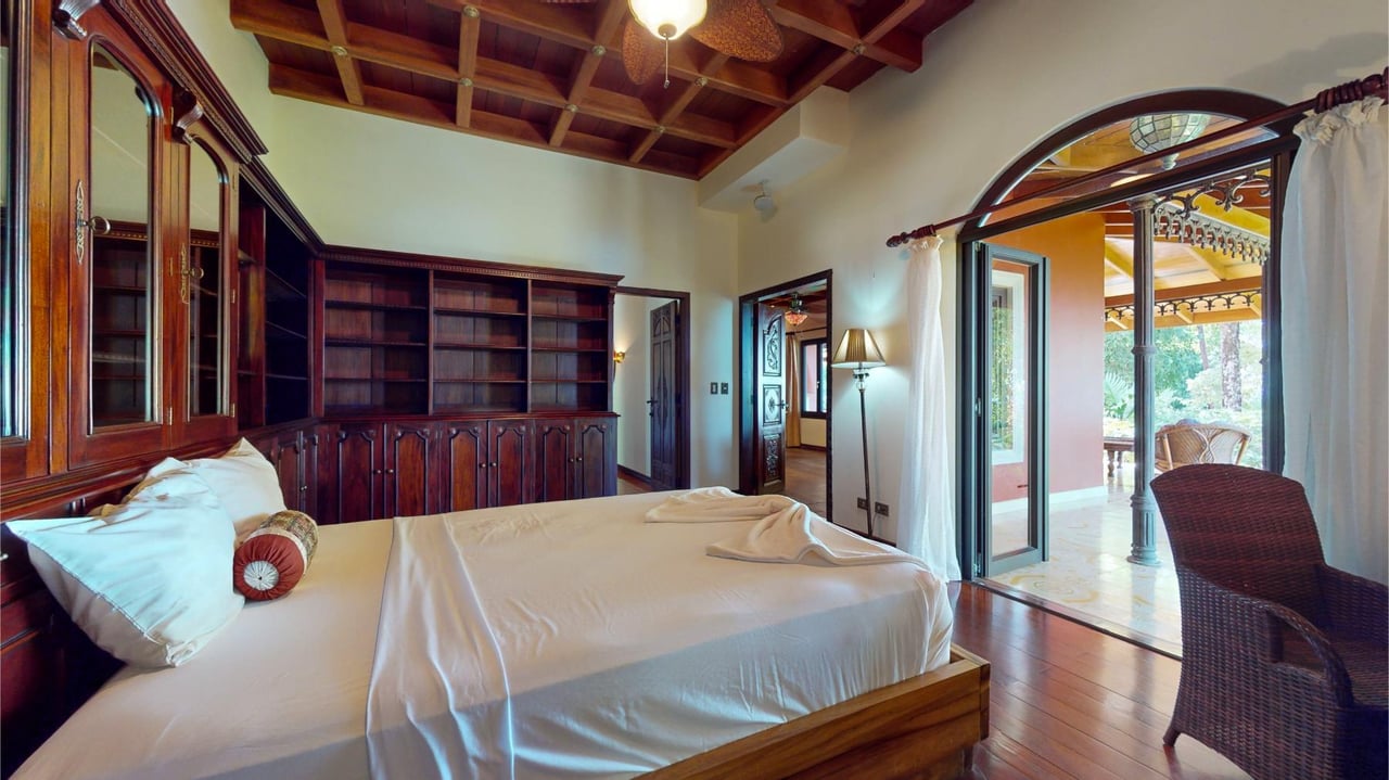 Colonial Oceanfront Estate, Dominical, Puntarenas