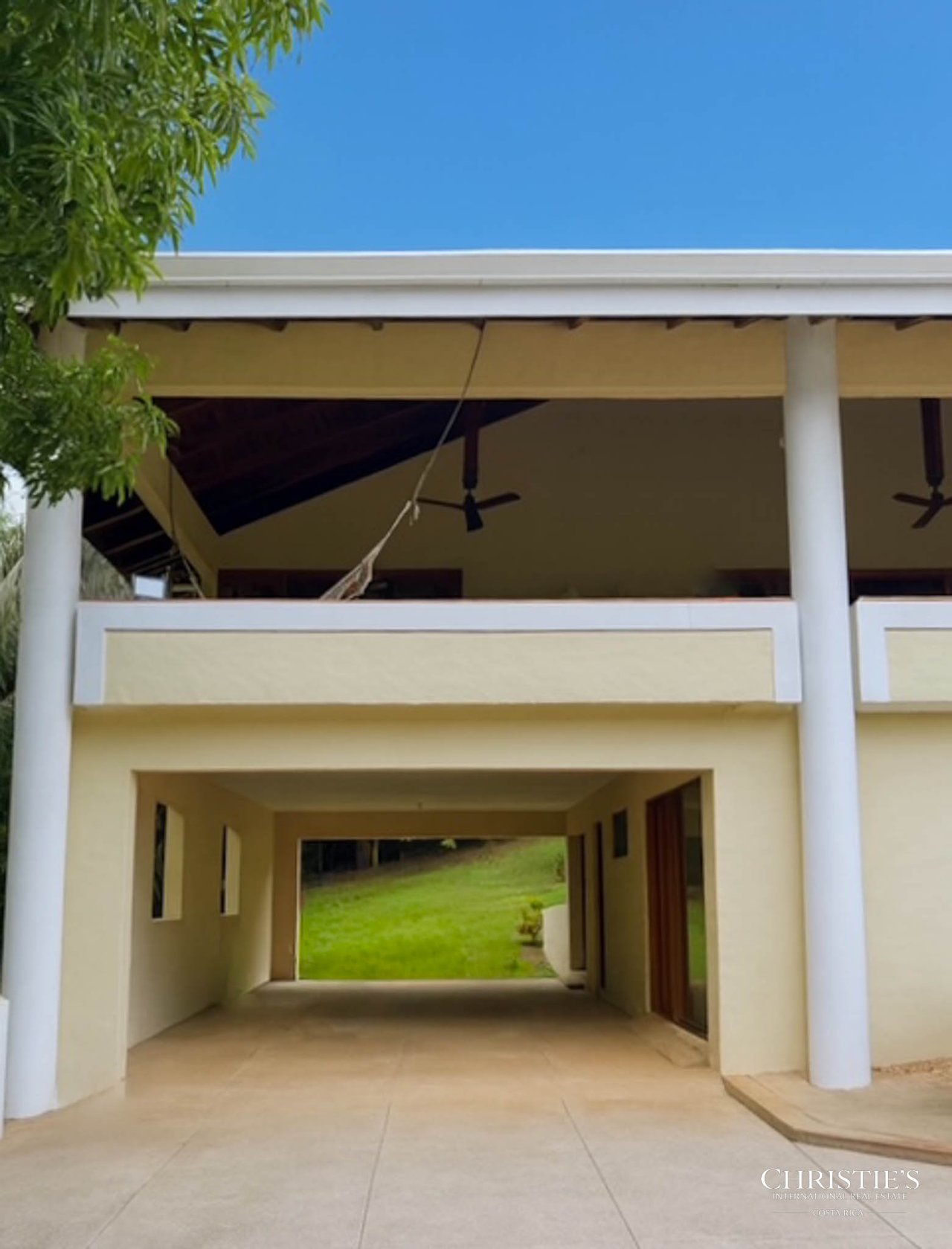 Tambor Cottage on the Pond