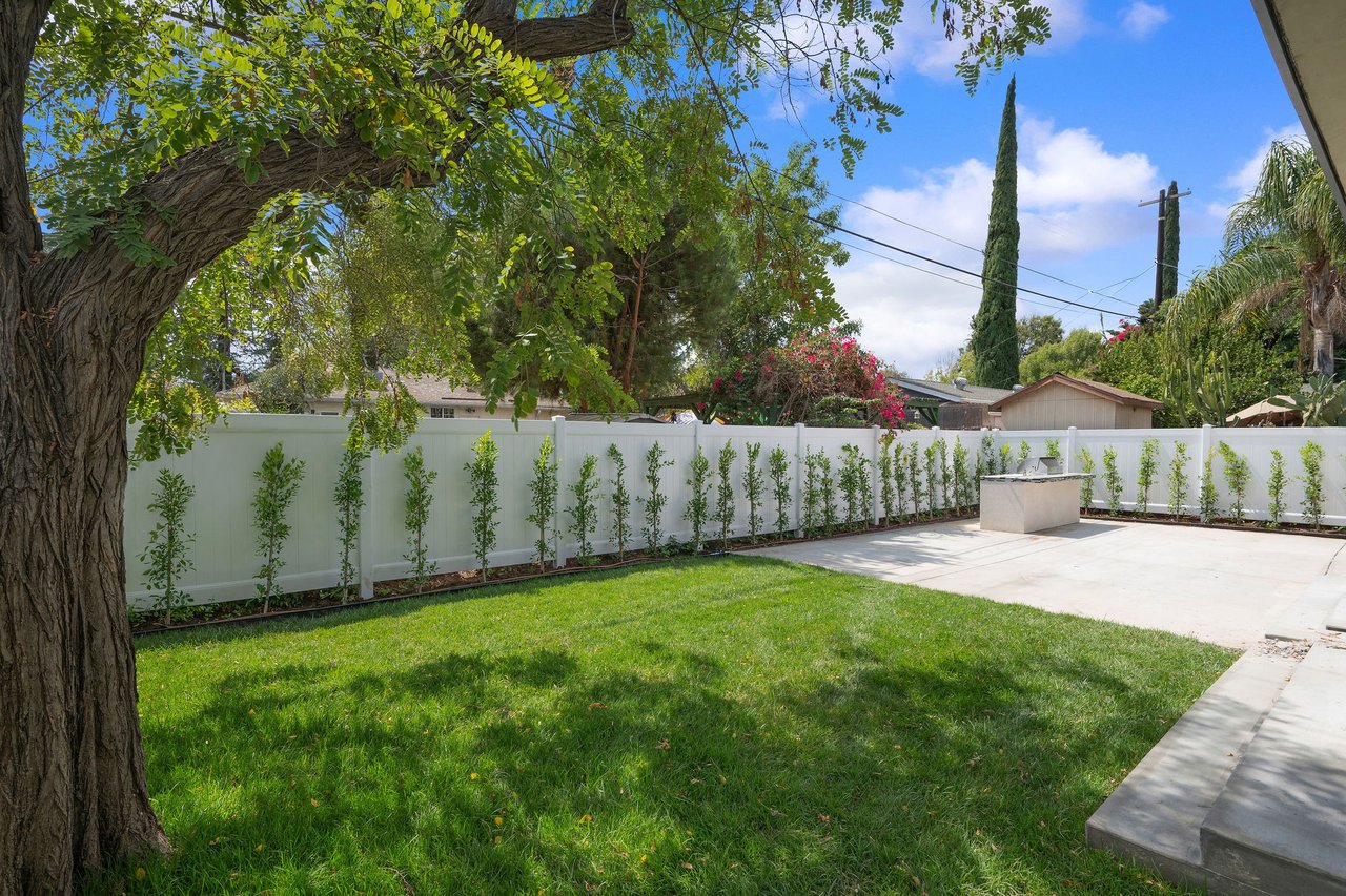 17510 Miranda St, Encino