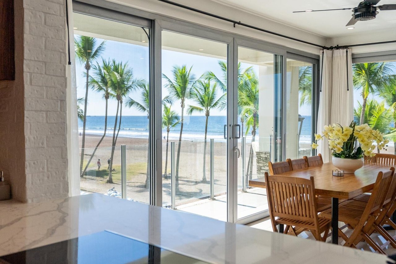 Remodeled Beachfront Condo, Jaco, Puntarenas