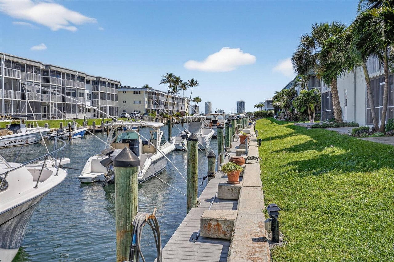 121 Wettaw Lane Ln #112