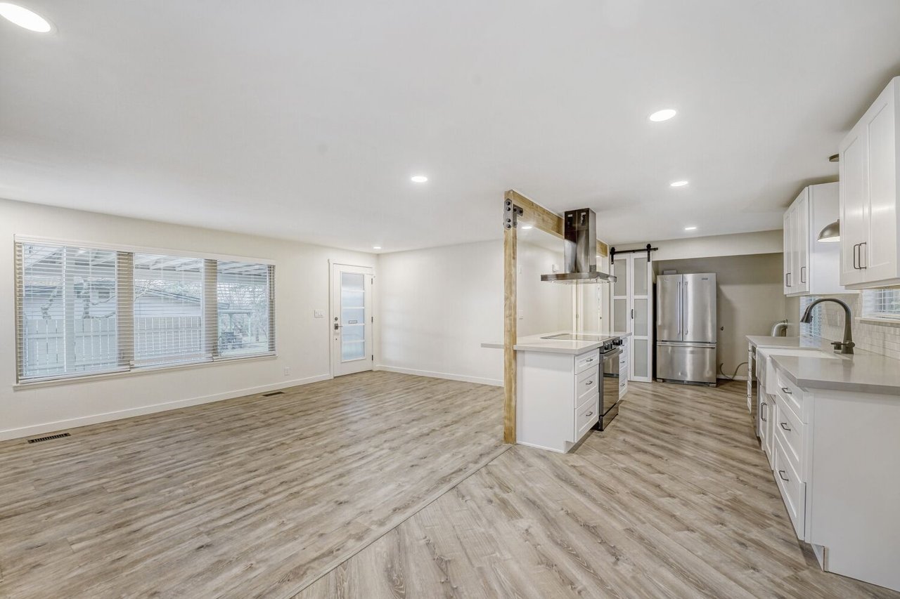 9632 S 216th St, Kent, WA 98031