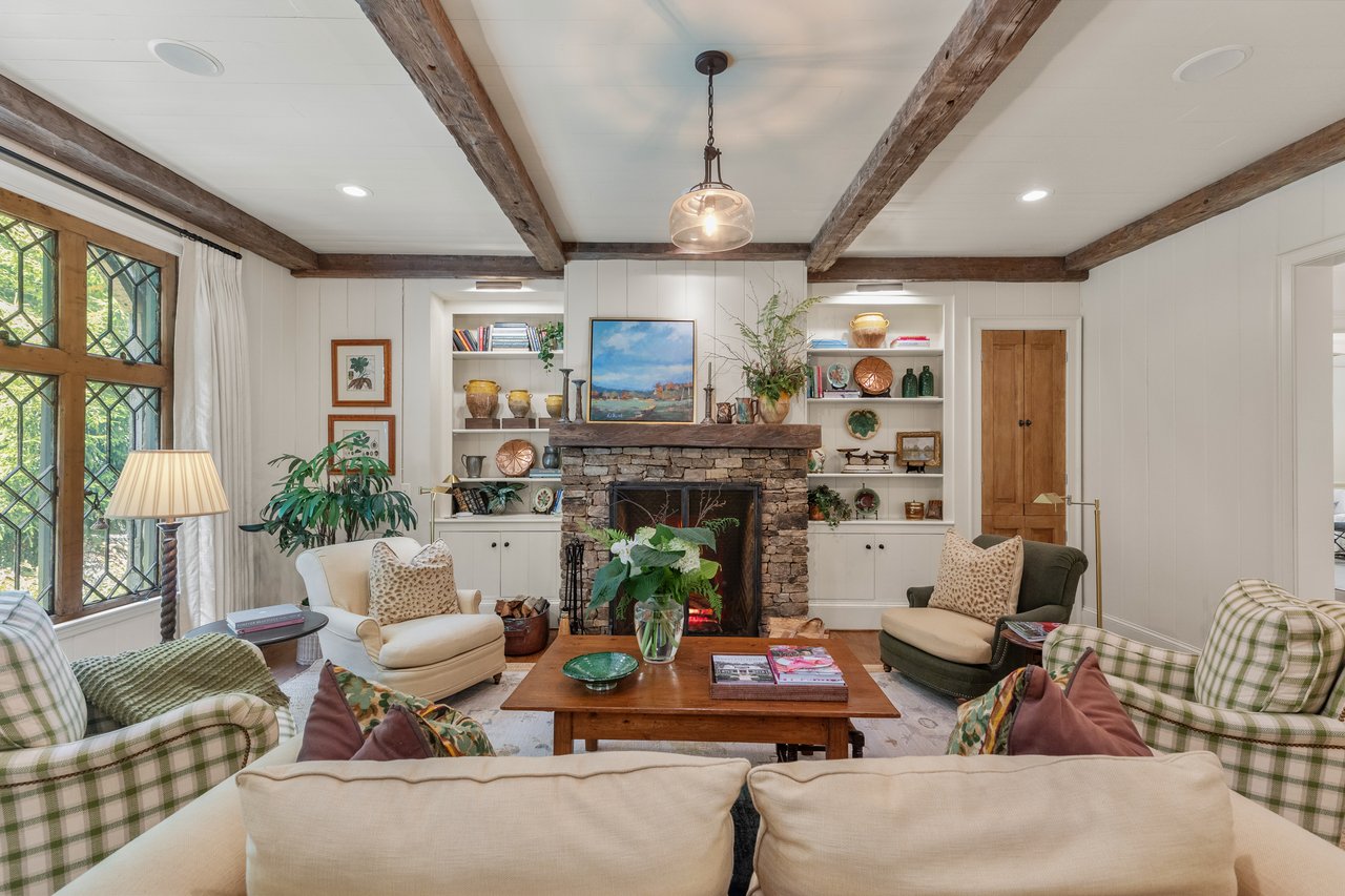 18 Moorewood Circle