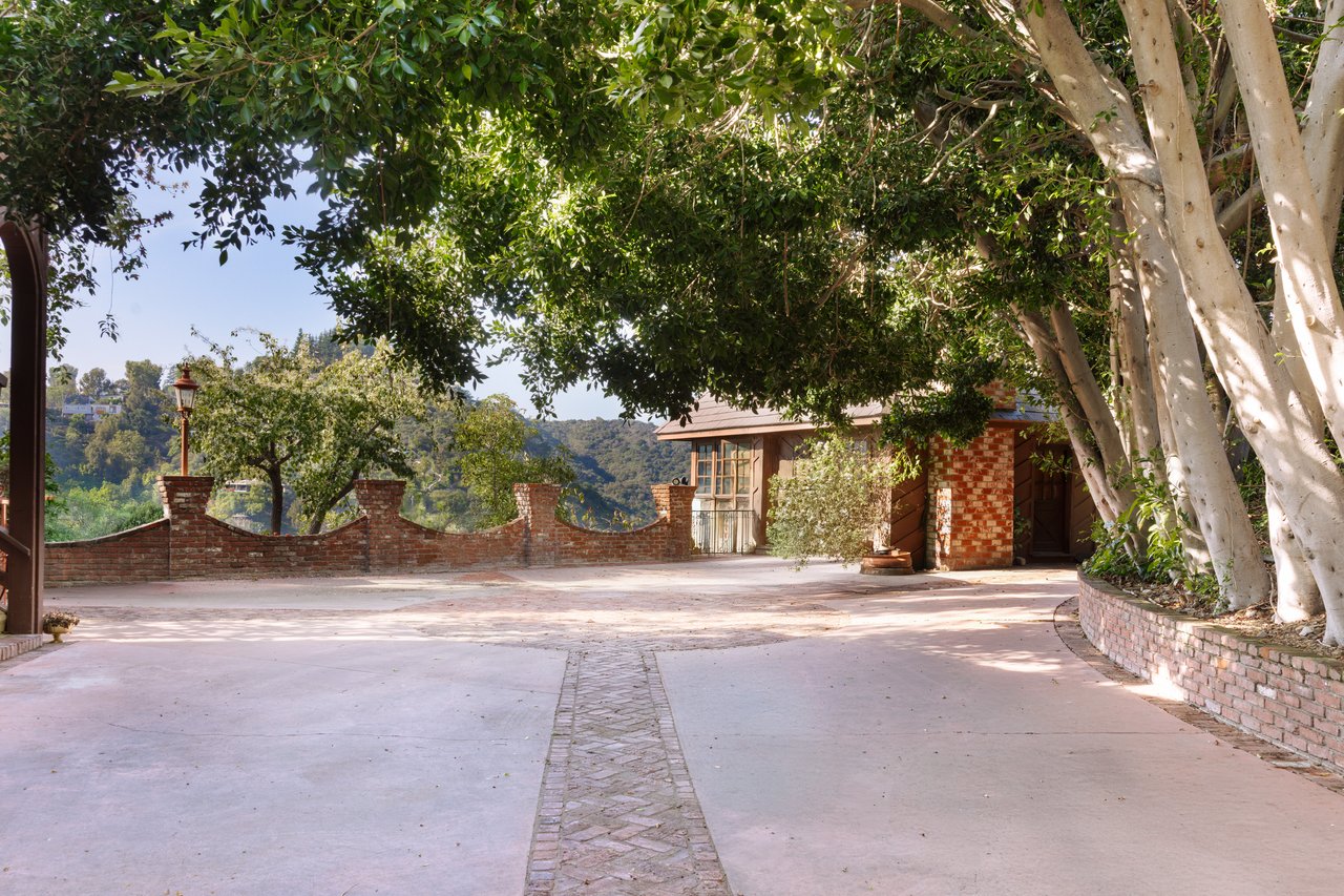 1355 Beverly Estates Dr