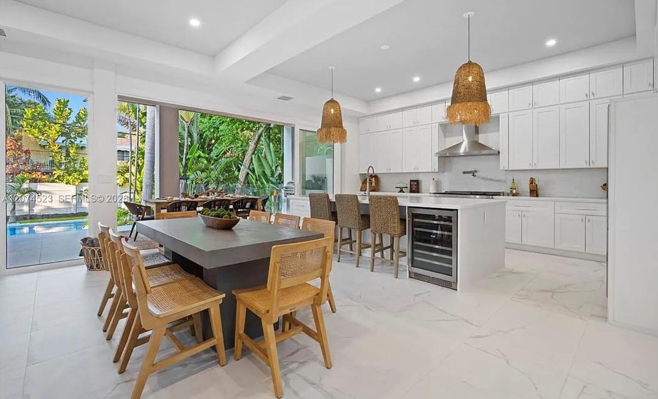 607-se-6-streetfort-lauderdale-fl-home-for-sale-dining-area