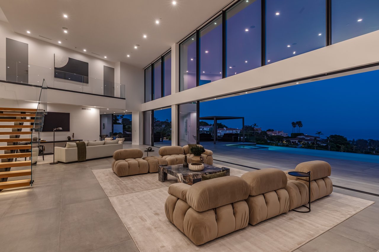 6156 Zumirez Dr