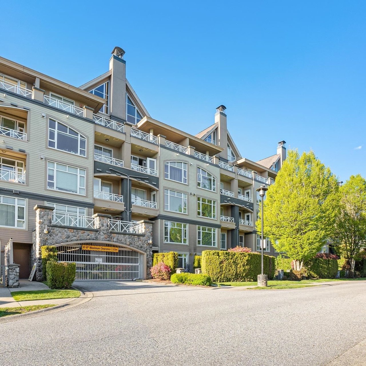 309-3600 Windcrest Drive, North Vancouver