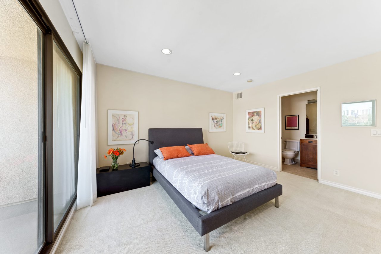 1520 S Beverly Glen Blvd #301