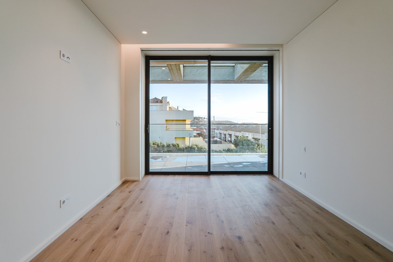 Elegant 3-Bedroom Sea-View Apartment with Large Terrace & Rooftop Pool in Vila Nova de Gaia